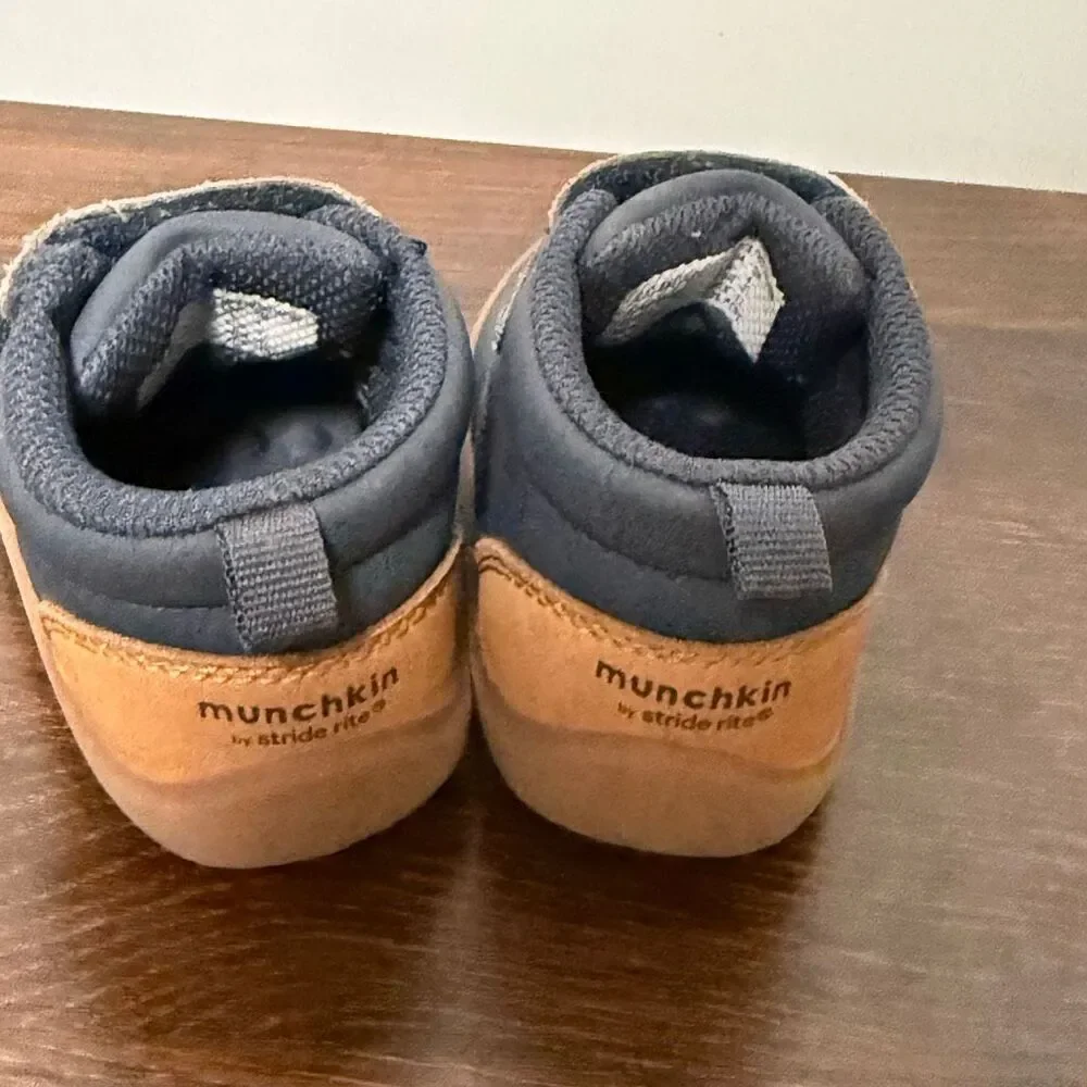Munchkin by Stride Rite Aljo navy blue baby boot size 5